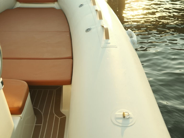 Pronájem lodi Ribmarine 585 v Porto Rotondo na Samboatu