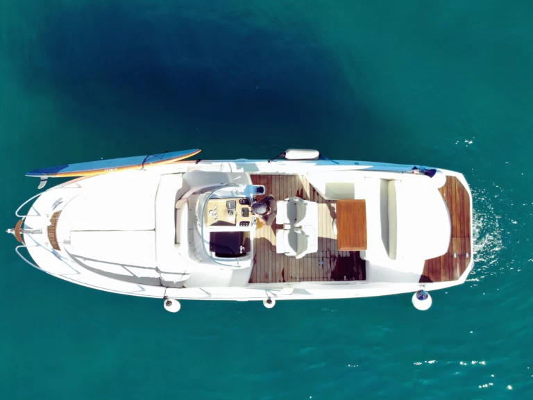 Motorová loď k pronájmu v Mandelieu-la-Napoule za nejlepší cenu