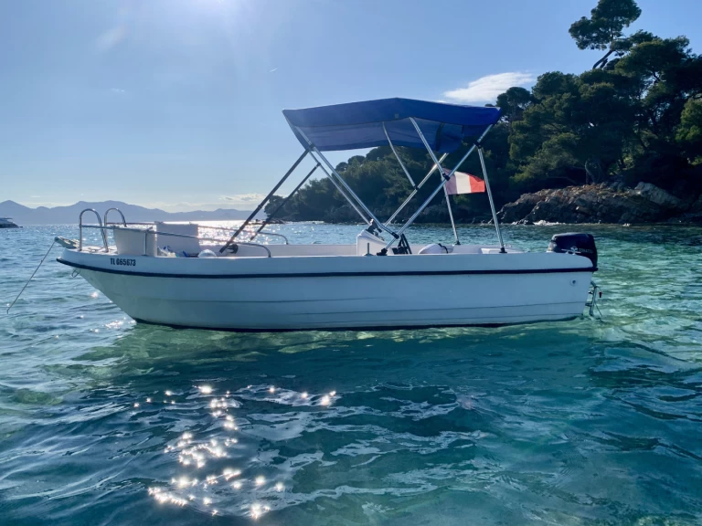 Aypol Tekne Aypol 450 jednotlivci a charterové společnosti v Mandelieu-la-Napoule