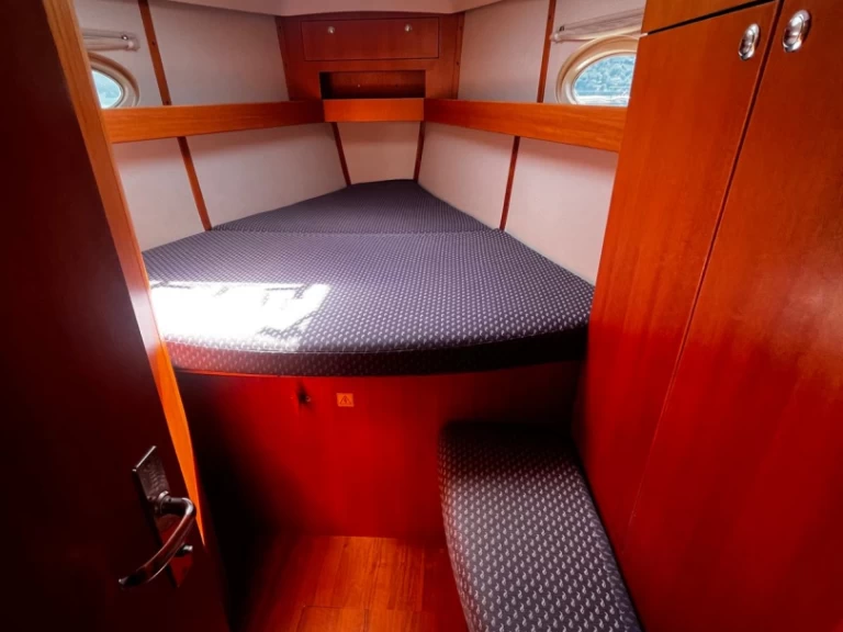 Pronajmout Plachetnice se skipperem či ne Elan v Fezzano