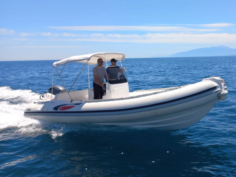 Pronájem Polotuhá loď Selva s licencí