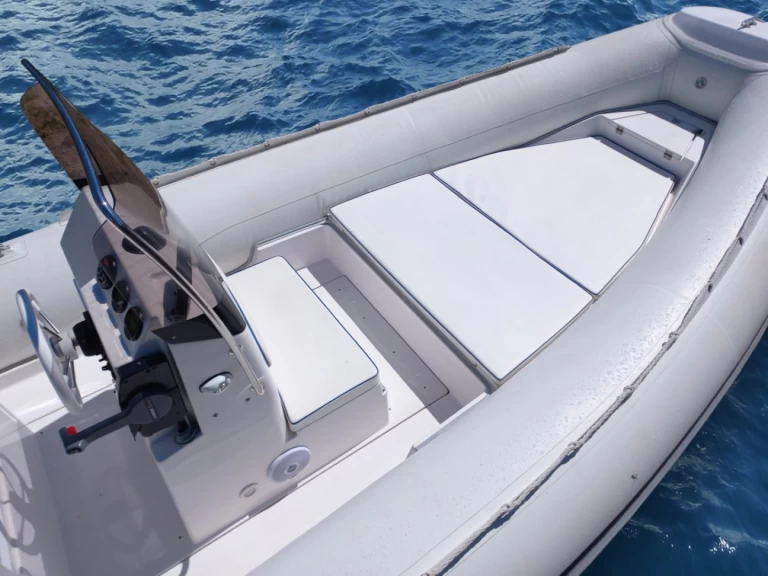 Pronájem Polotuhá loď v Órmos Sívota -Selva Selva D680