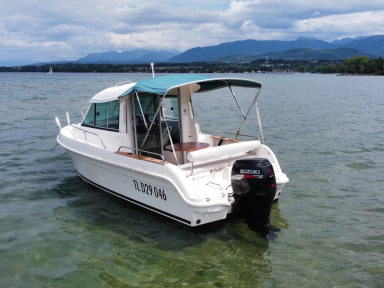 Pronajmout Motorová loď se skipperem či ne Jeanneau v Sciez