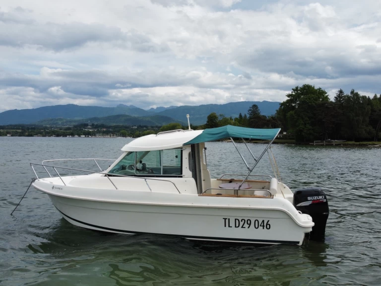 Pronájem Motorová loď Jeanneau s licencí