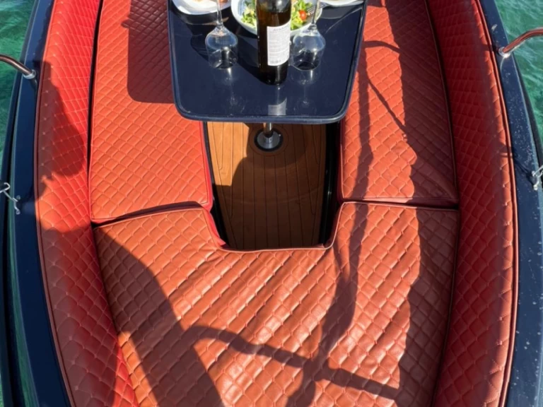 ISATEK TEKNE COBRA 495 jednotlivci a charterové společnosti v Glyfada