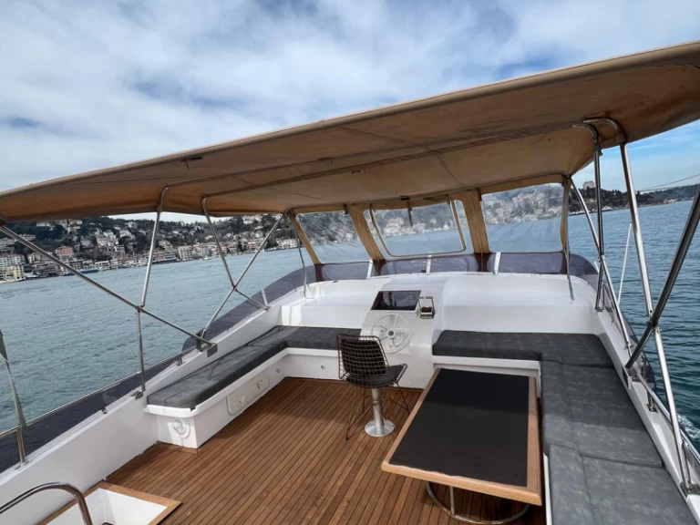 Pronajmout si costom made  costom made v Beşiktaş