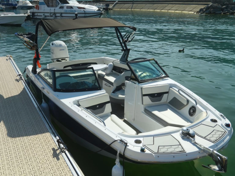 Pronajmout si Four Winns HD 200 OB v Aix-les-Bains