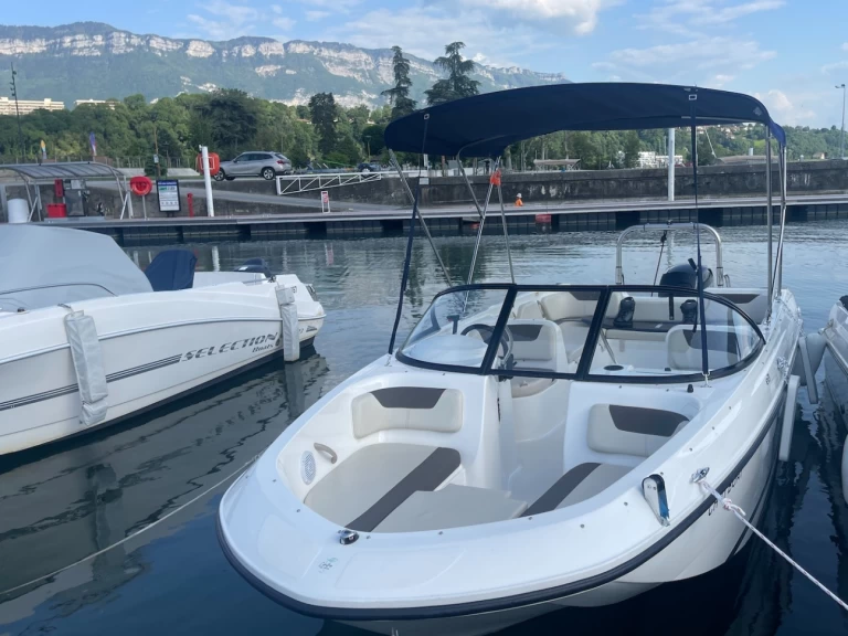 Bayliner Element E7 jednotlivci a charterové společnosti v Aix-les-Bains