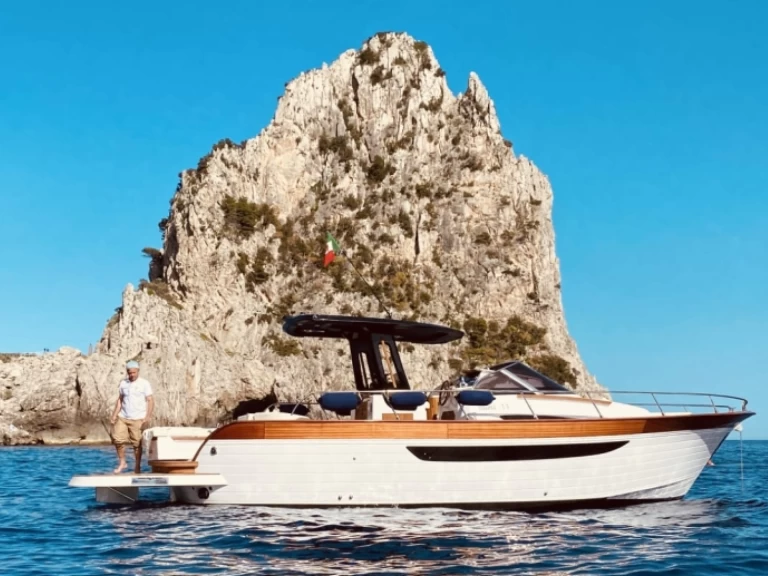 Mimi LIBECCIO 11 WALKAROUND jednotlivci a charterové společnosti v Sorrento