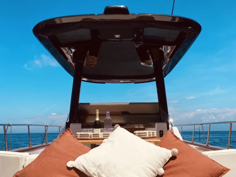 Pronájem lodi Mimi LIBECCIO 11 WALKAROUND v Sorrento na Samboatu