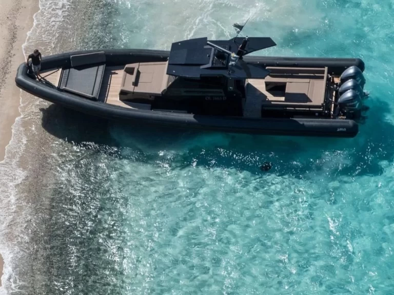 Polotuhá loď k pronájmu v Mahon za nejlepší cenu