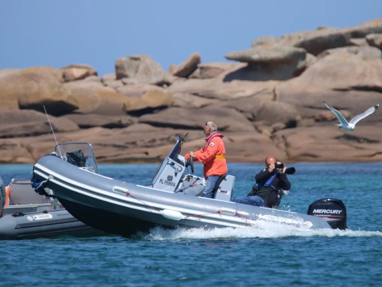 Pronájem lodi Valiant 500 sport v Trébeurden na Samboatu