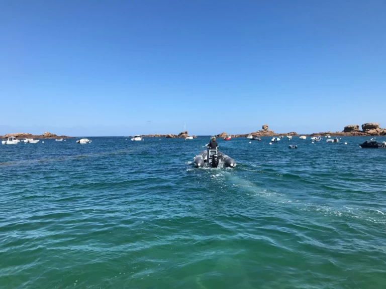 Pronajmout Polotuhá loď se skipperem či ne Valiant v Trébeurden