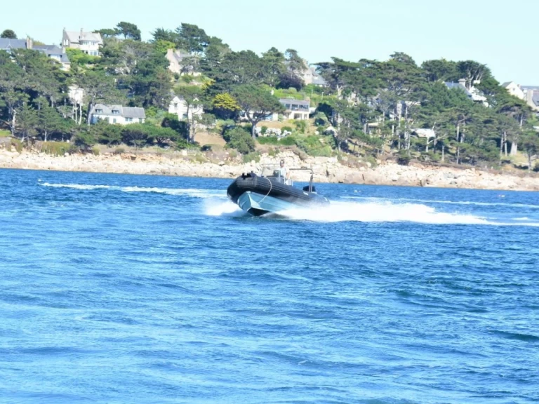 Pronájem Polotuhá loď v Trébeurden -Zodiac Club 750