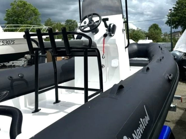 Pronajmout Polotuhá loď se skipperem či ne Master v Trégastel