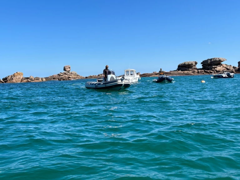 Pronajmout Polotuhá loď se skipperem či ne Valiant v Trébeurden