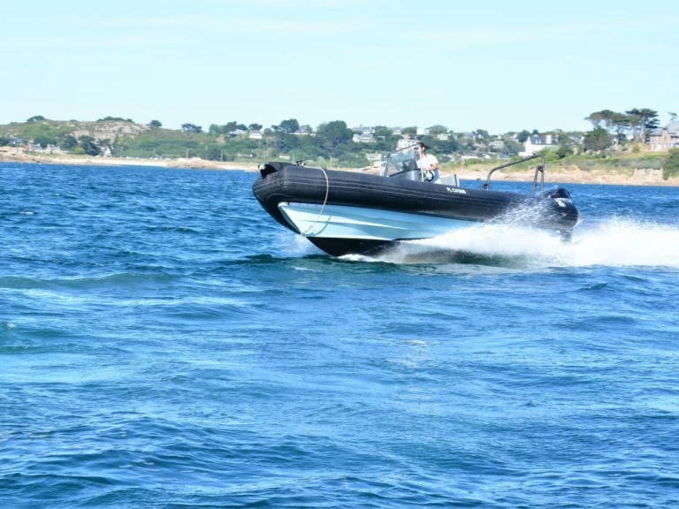 Zodiac Club 750 jednotlivci a charterové společnosti v Trébeurden