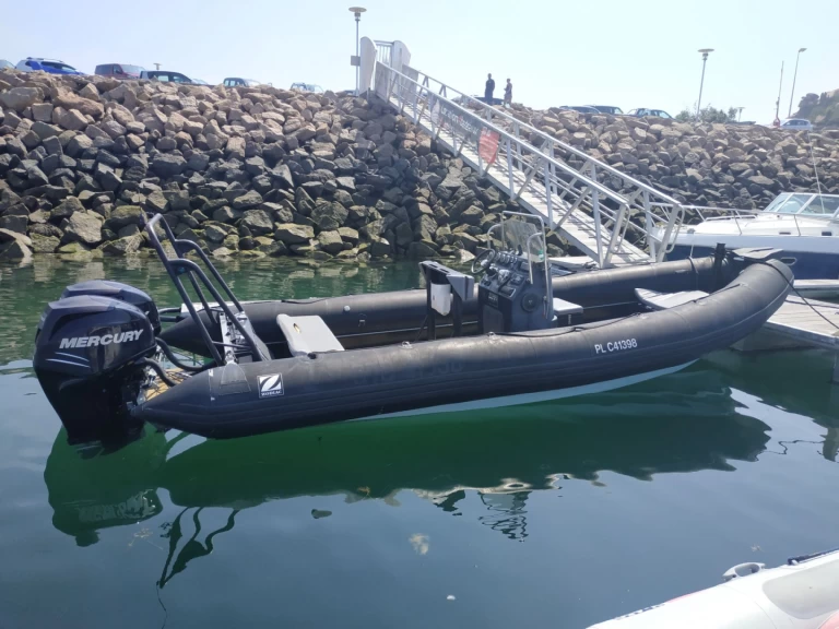 Pronajmout si Zodiac Club 750 v Trébeurden