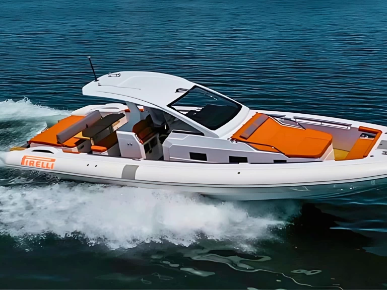 Pronájem Polotuhá loď v Neapol -Pirelli 42 EFB