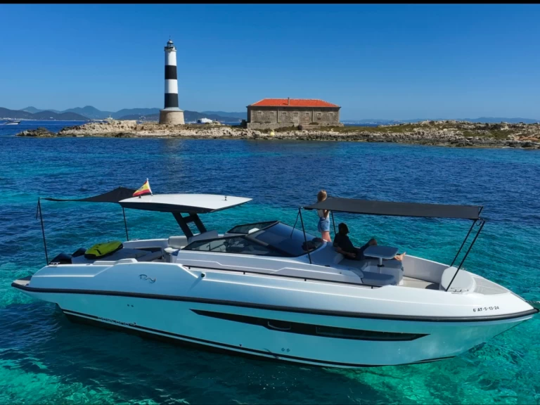 Pronájem lodi Ibiza Town lákavé ceny 11m