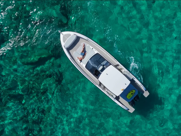 Pronájem lodi DAYTONA 35 11m v Ibiza Town na Samboatu