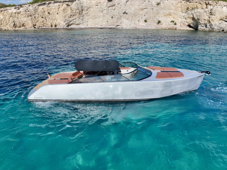 Pronájem lodi Ibiza Town lákavé ceny Sir Hotels