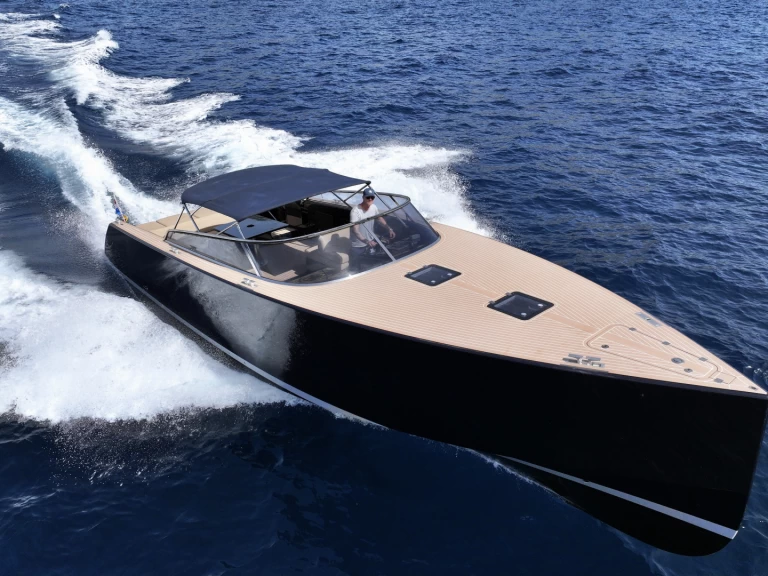 Van-Dutch VD40 jednotlivci a charterové společnosti v Ibiza Town