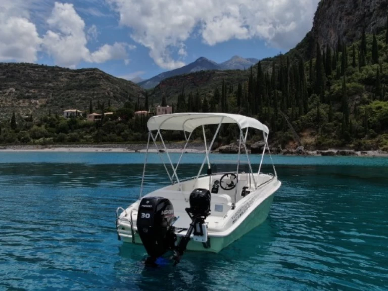 Assos 510 jednotlivci a charterové společnosti v Kardamýli