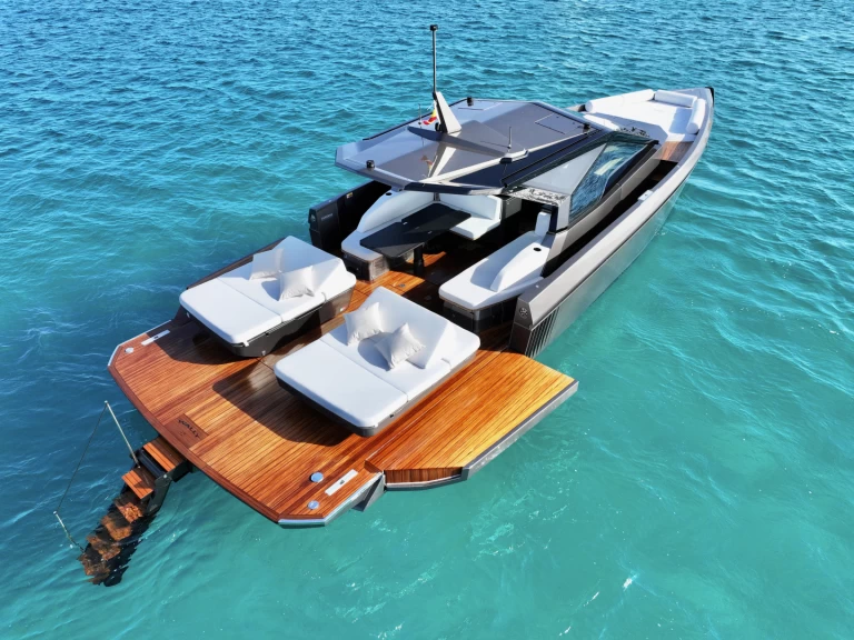 Motorová loď k pronájmu v Ibiza Town za nejlepší cenu