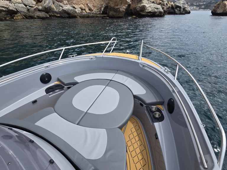 Motorová loď k pronájmu v La Herradura za nejlepší cenu