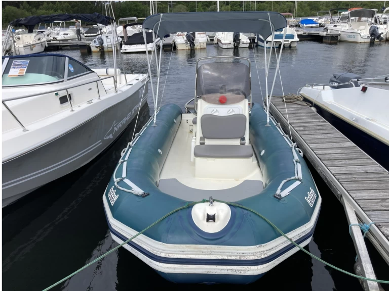 Polotuhá loď k pronájmu v Sanguinet za nejlepší cenu