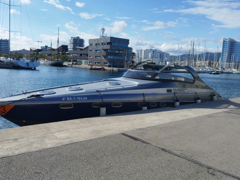 Motorová loď k pronájmu v Badalona za nejlepší cenu