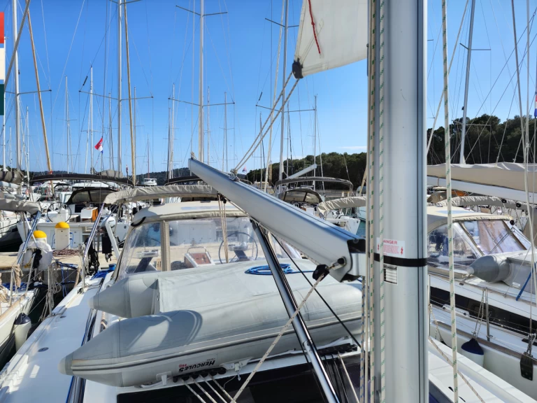 Pronajmout si Dufour Dufour 390 Grand Large v Rogoznica