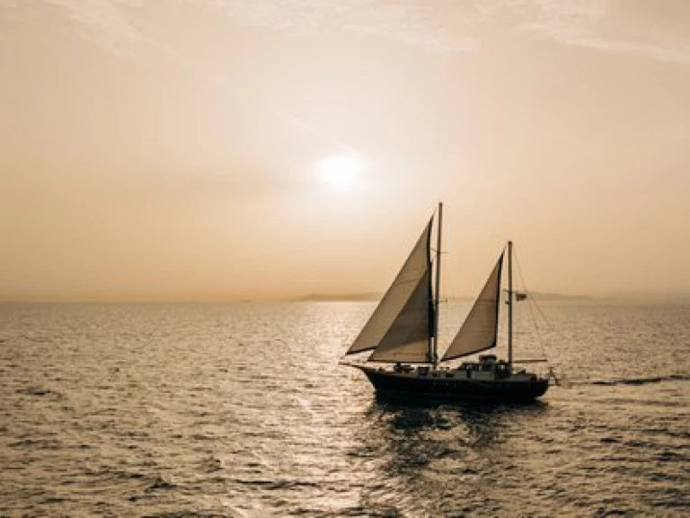 Mariner Don 17 Ltd Anemos & Almyra jednotlivci a charterové společnosti v Sarandë