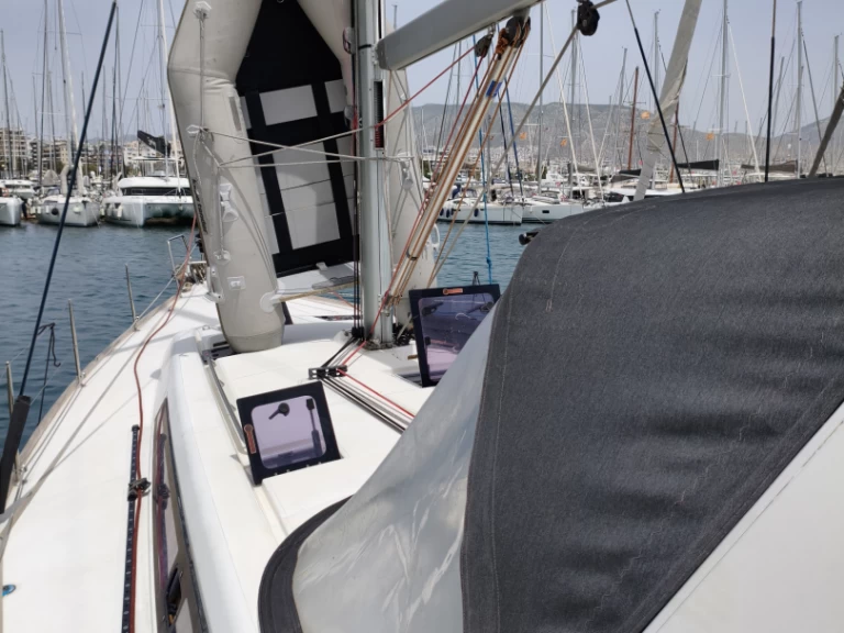 Pronajmout si Bénéteau Oceanis 48 v Alimos