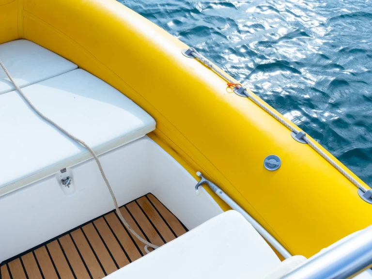 Polotuhá loď k pronájmu v l'Estartit za nejlepší cenu