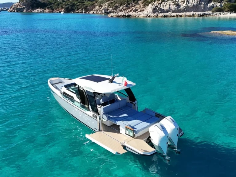 Pronajmout Jachta se skipperem či ne Saxdor v Juan-les-Pins