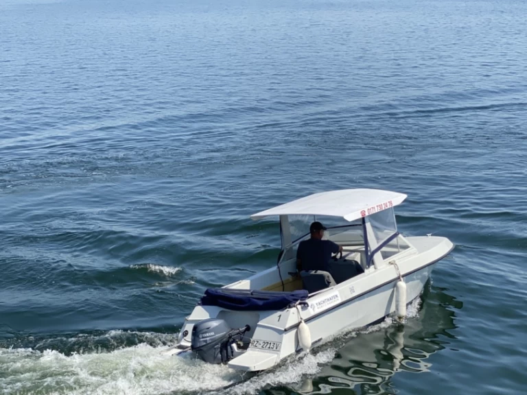 Pronájem jachty v Waren (Müritz) -Tagescharter Lotus na Samboatu