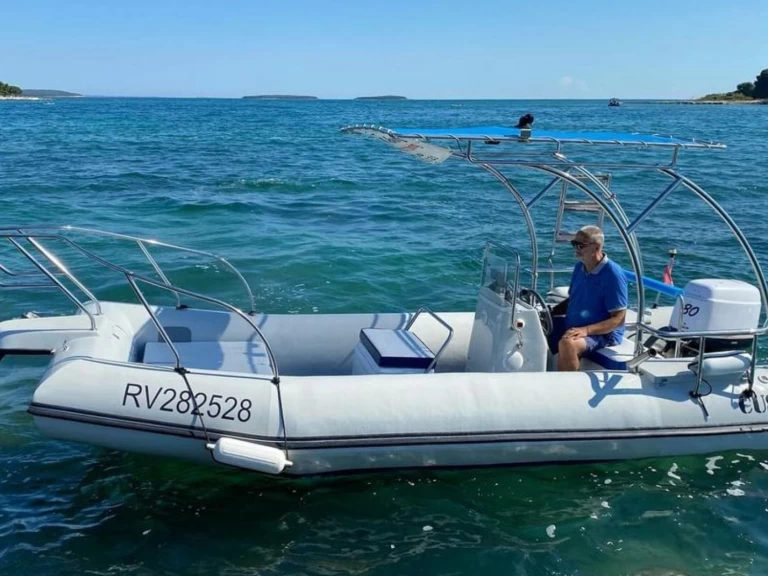 Pronájem Motorová loď Prestige s licencí