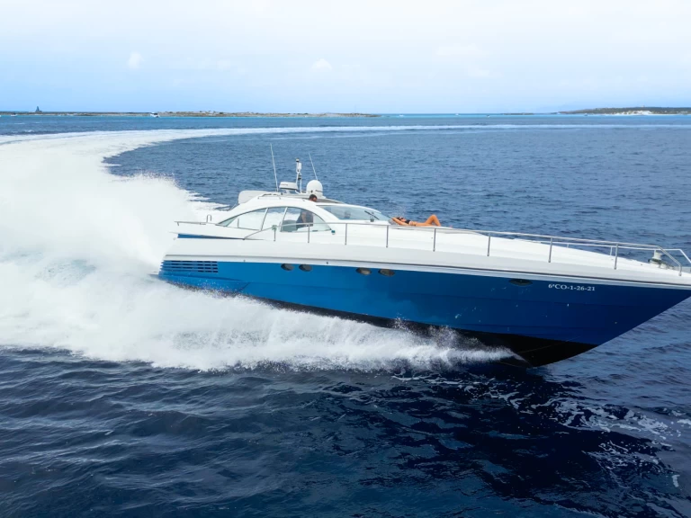 Pronájem Jachta Pershing s licencí