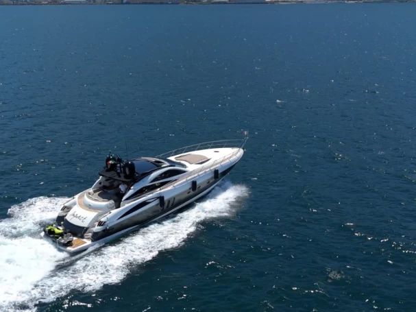 Sunseeker Predator 68 jednotlivci a charterové společnosti v Neapol