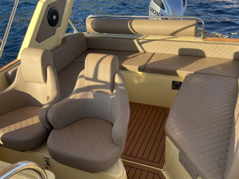 Pronajmout si Aquamax 23 v Hvar 