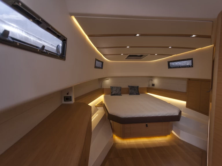 Pronájem lodi Ibiza Town lákavé ceny Pardo 43