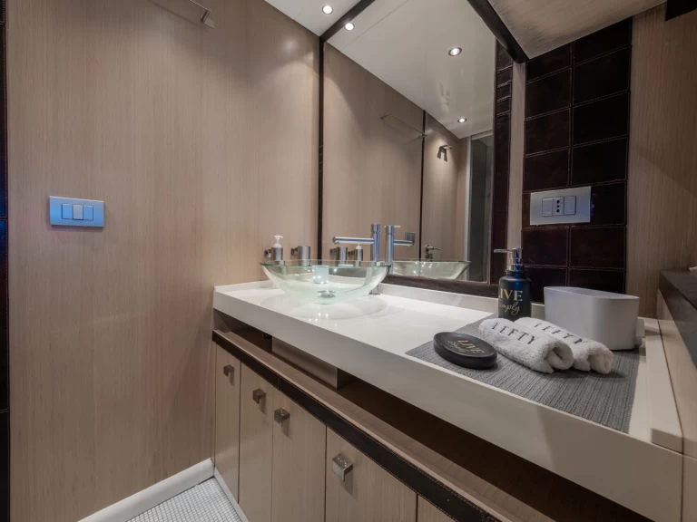 Pronájem Jachta Jaguar s licencí