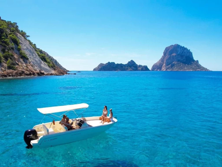 Pronajmout si Invictus  Invictus 200SX v Sant Antoni de Portmany