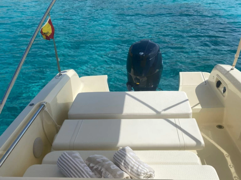 Pronájem jachty v Sant Antoni de Portmany -Invictus  Invictus 200SX na Samboatu