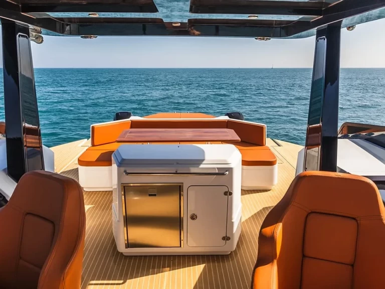 Pronájem Motorová loď HOUSE OF HÜTTER s licencí