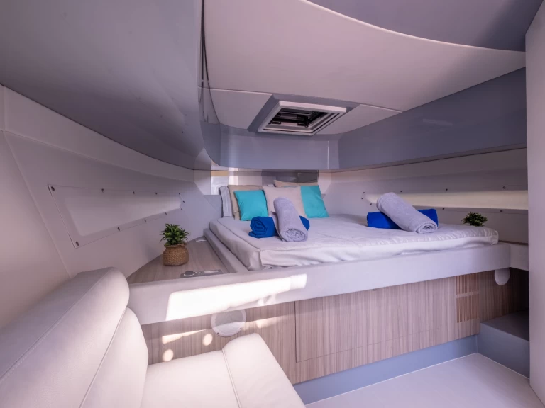 Pronajmout si Rio Daytona 34 v Ibiza Town