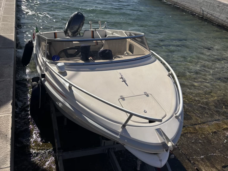 Pronájem Motorová loď Rio s licencí