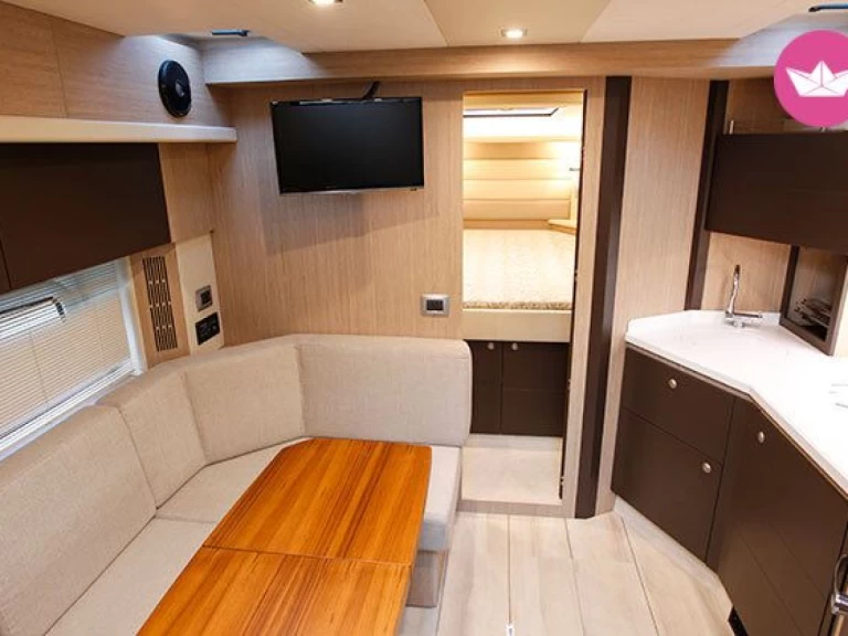 Pronajmout si Cranchi Z35 v Taormina